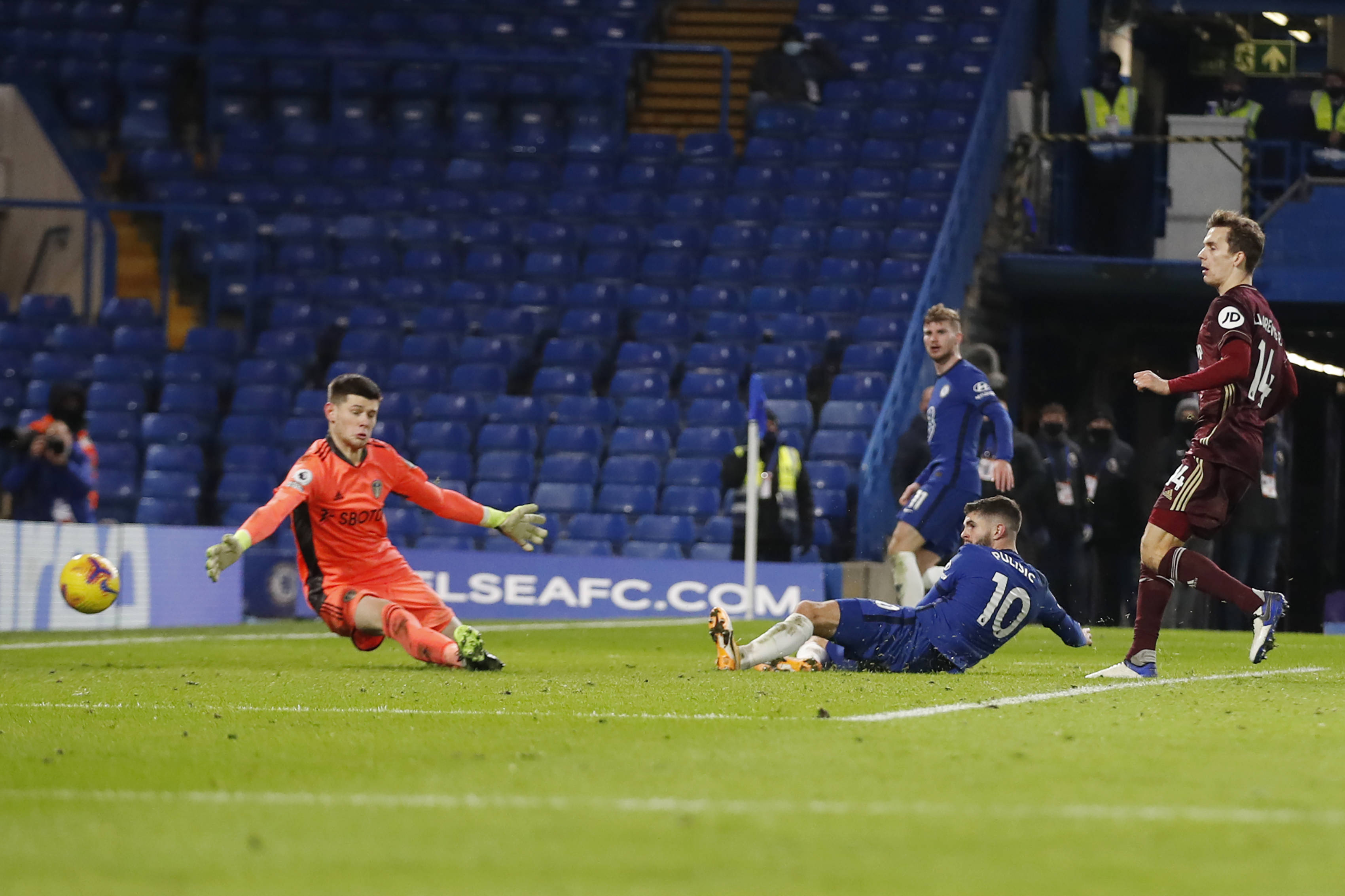 曝武磊伤情出现反复仍会入选国足,战泰山带伤打入赛季首球扳平比分